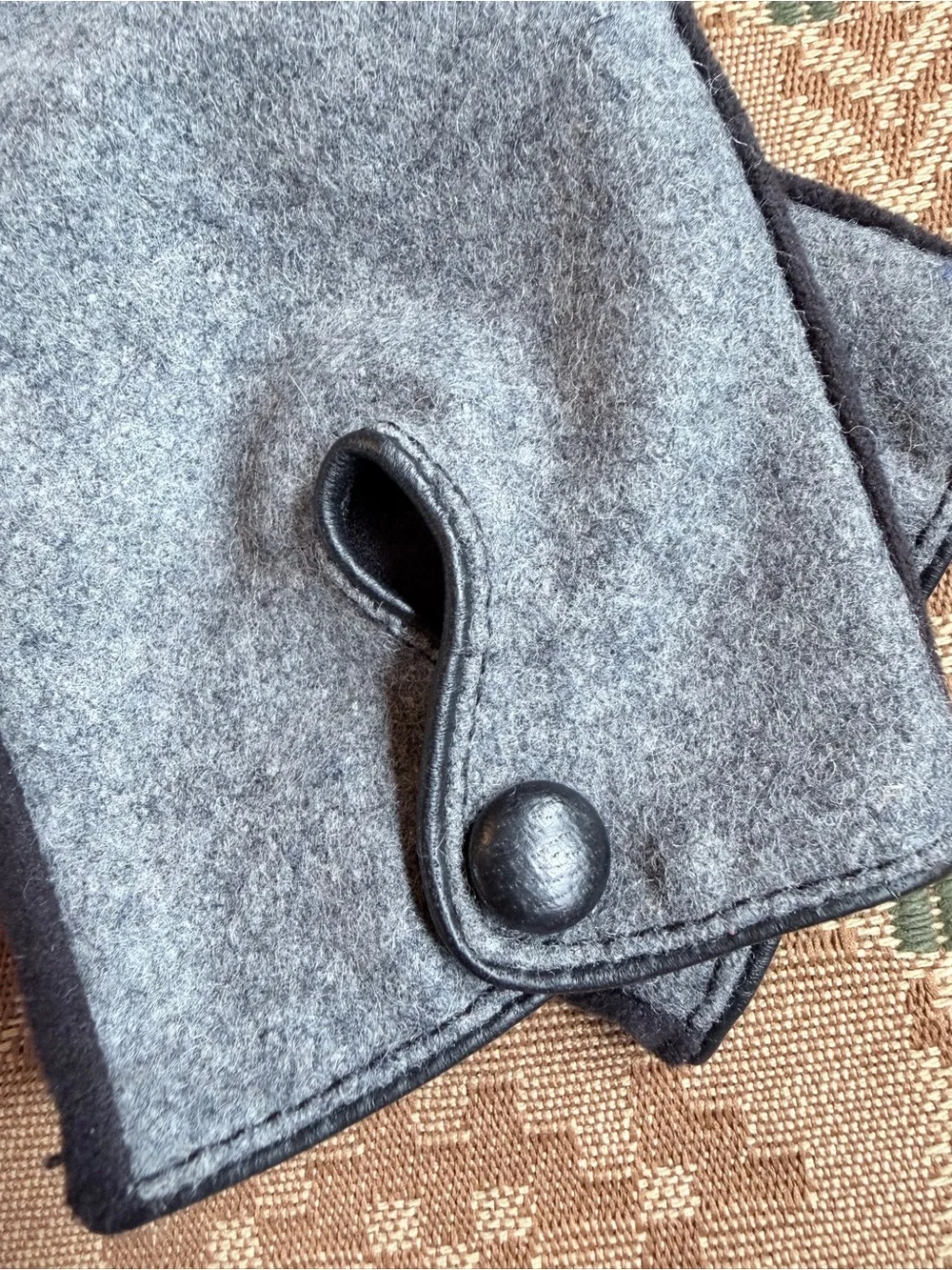 L.L.Bean Gray Fleece Winter Gloves S/M Black Faux Suede Palm Snap Cuff
